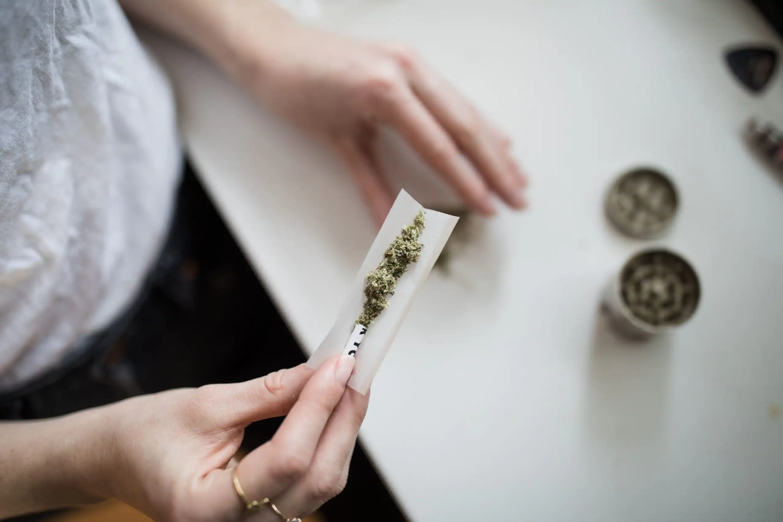Les autorités de San Francisco proposent des règles pour les cafés à cannabis où les gens pourraient consommer tout en écoutant de la musique live et en commandant de la nourriture